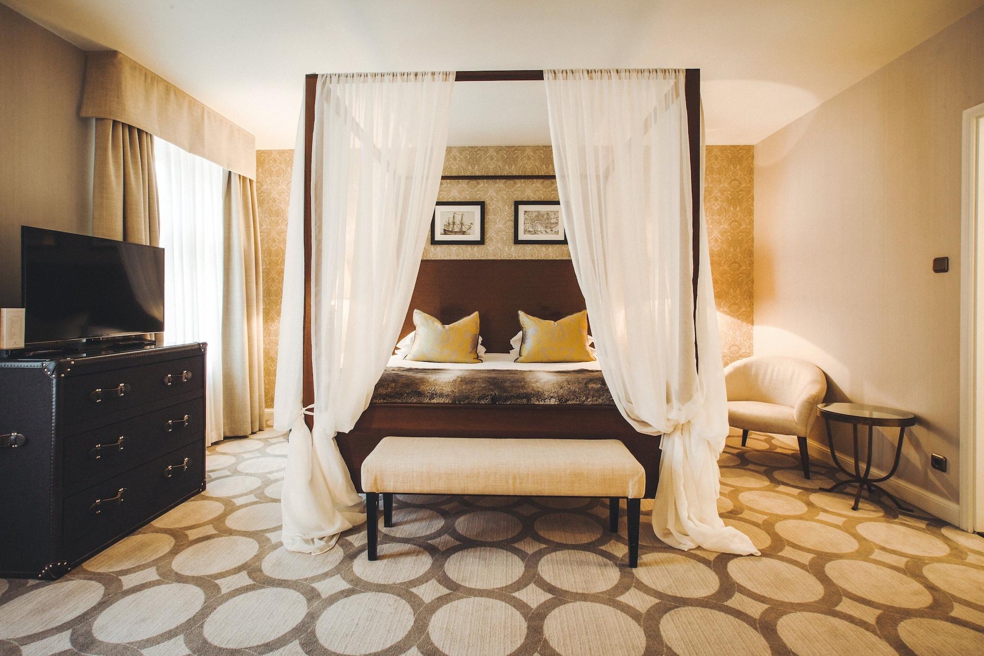 Grand Palace - Small Luxury Of The World Отель Рига